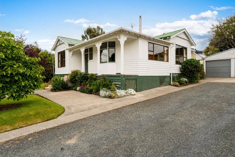 11 Hugh Street, Sawyers Bay, Port Chalmers