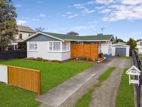 13 Russell Street, Marton