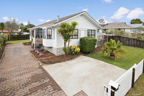 10 Caribbean Drive, Unsworth Heights, Auckland