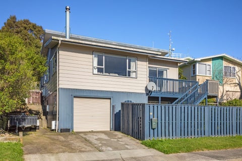 25 Robson Street, Stokes Valley, Lower Hutt