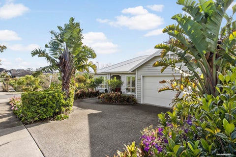 62 Butler Stoney Crescent, Silverdale, Silverdale