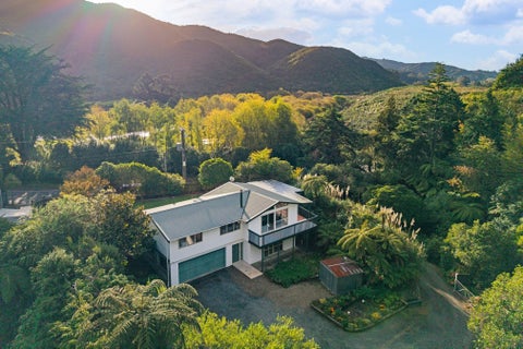 201 Coast Road, Wainuiomata, Lower Hutt
