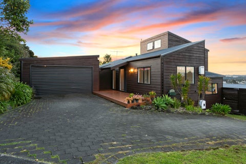 2 Unsworth Drive, Unsworth Heights, Auckland