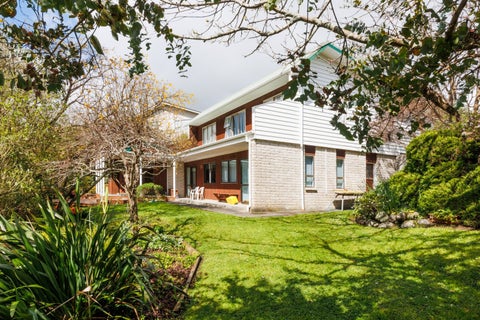 16 Clifton Terrace, Fitzherbert, Palmerston North