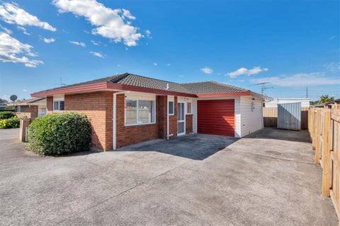 2/5 Barbados Drive, Unsworth Heights, Auckland