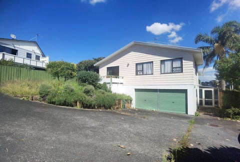 82B Pupuke Road, Hillcrest, Auckland