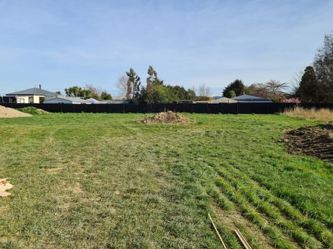 40 Constitution Avenue, Milton