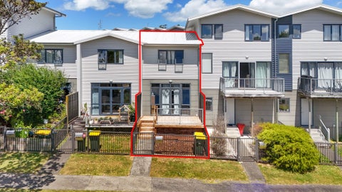 2/3 John Jennings Drive, Oteha, Auckland