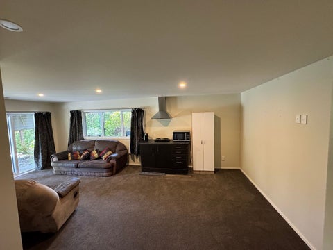 18 Woodside Common, Westmorland, Christchurch