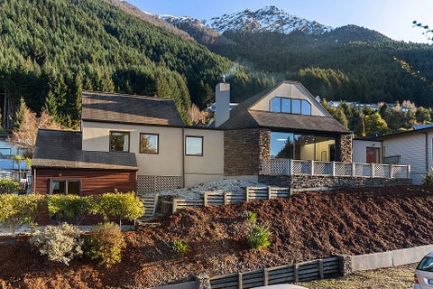 10 Williams Street, Sunshine Bay, Queenstown