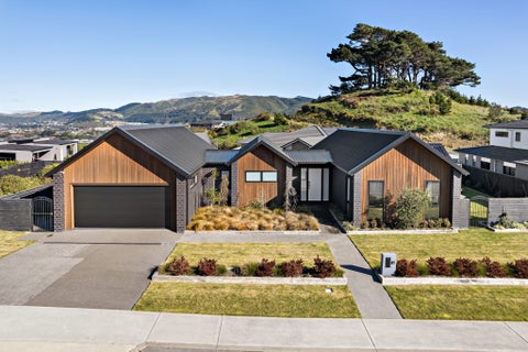 61 Queen Charlotte Drive, Aotea, Porirua