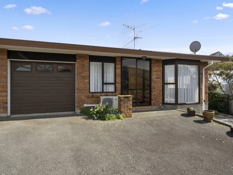 2/369 Main Road, Tawa, Wellington