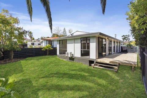 1/76 Parrs Cross Road, Henderson, Auckland