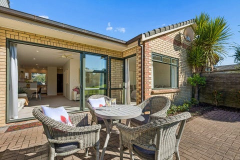 8/9 Fields Parade, Oteha, Auckland