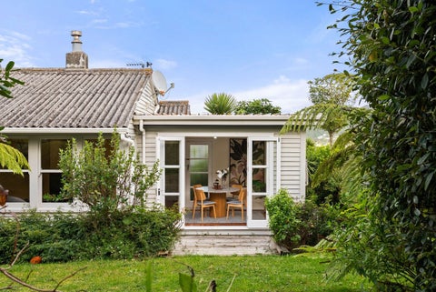 39 Victory Avenue, Karori, Wellington