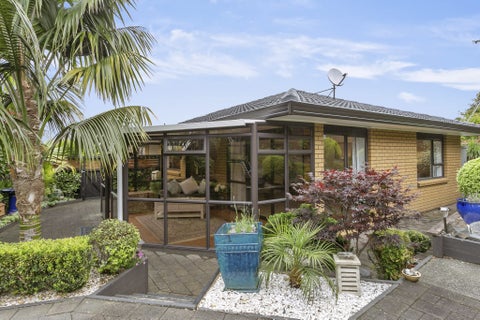 1/27 Booralee Avenue, Botany Downs, Auckland