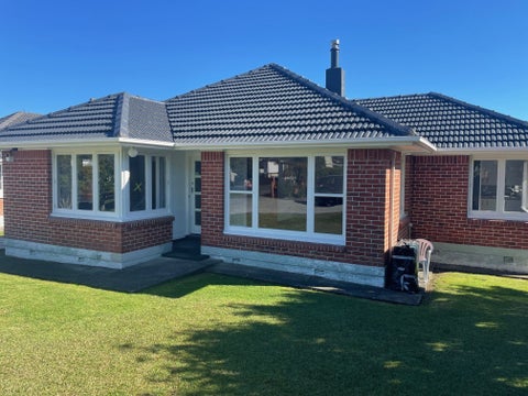 36 Awaroa Road, Sunnyvale, Auckland