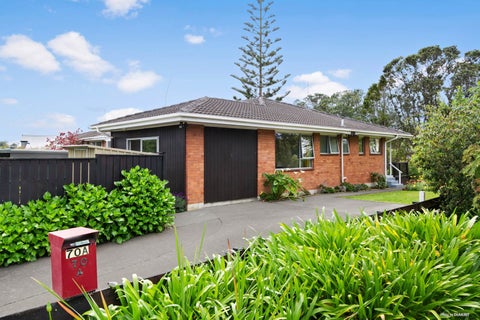 1/70 Kaurilands Road, Titirangi, Auckland