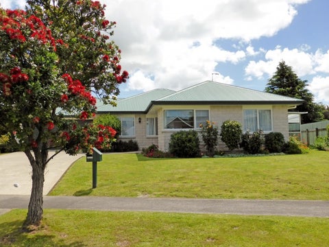 54 OAK CRES, Ashurst, Palmerston North 