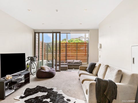 H102/326 Evans Bay Parade, Hataitai, Wellington