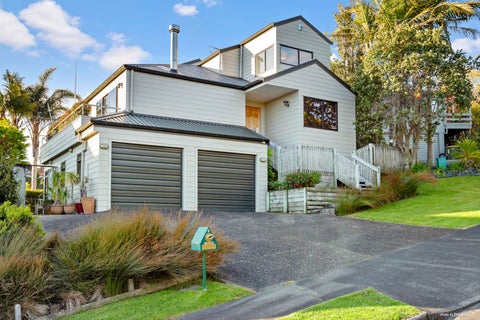 3 Poaka Place, Beach Haven, Auckland