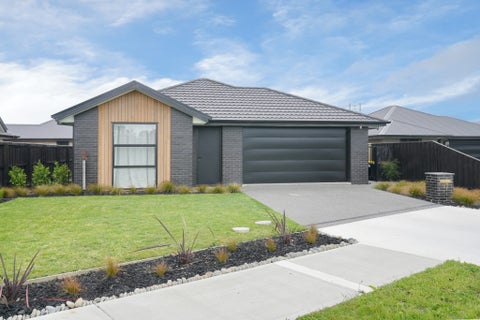37 Woodford Avenue, Woodend, Woodend