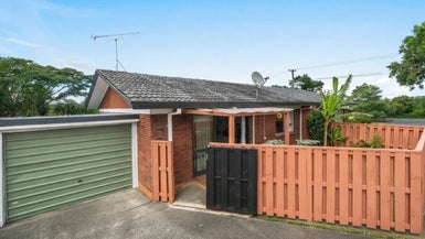 2/24 Robertson Road, Favona, Auckland