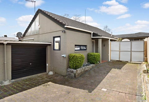 2/84 Prince Regent Drive, Half Moon Bay, Auckland
