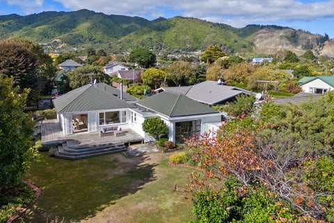 12 Koromiko Road, Waikanae