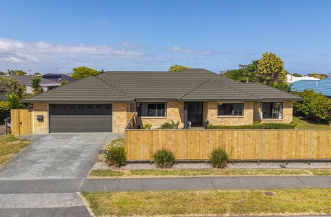 136 Guildford Drive, Paraparaumu Beach, Paraparaumu