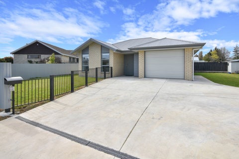 23 Constitution Avenue, Milton