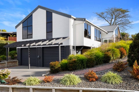 11 Caledonia Place, Highlands Park, New Plymouth