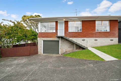 2/53 Girrahween Drive, Totara Vale, Auckland
