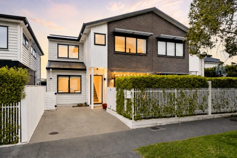 15 Wakatipu Street, Point Chevalier, Auckland
