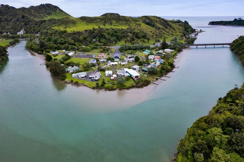 21 Hills Road, Tongapōrutu, Urenui