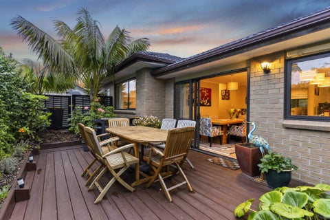 27 Saltwood Street, Red Beach, Red Beach