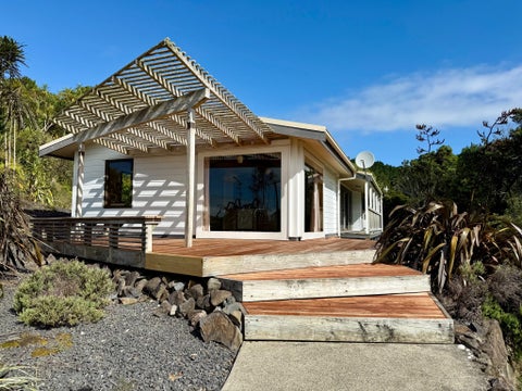 64 Hills Road, Raglan, Raglan