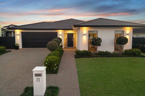 71 Pohutukawa Parade, Riverhead, Riverhead