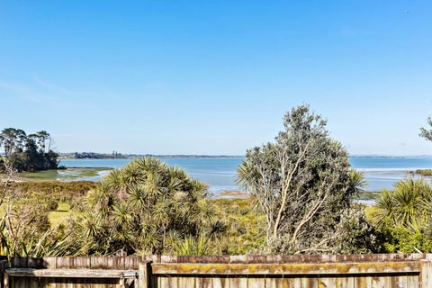 21 Eloise Place, Clendon Park, Auckland