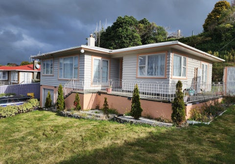 31 Victory Crescent, Tawa, Wellington