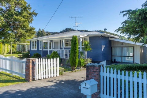 1 Woodward Street West, Featherston