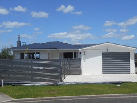 11A Stratford Place, Otumoetai, Tauranga