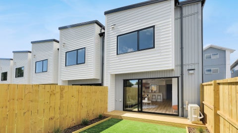 2/9 Flanshaw Road, Te Atatu South, Auckland