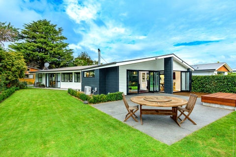 16 Woodbank Street, Somerfield, Christchurch