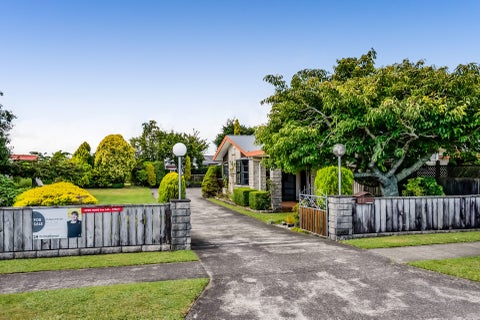 37 Pembroke Road East, Stratford