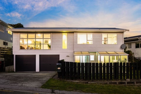 6 Tregear Place, Camborne, Porirua