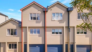 6/4 Keeling Road, Henderson, Auckland