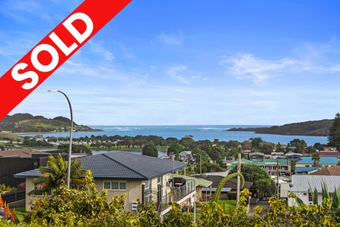 13 Long Street, Raglan