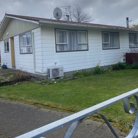 2/2 Garnet Grove, Birchville, Upper Hutt