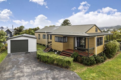 8 Peter Button Place, Johnsonville, Wellington